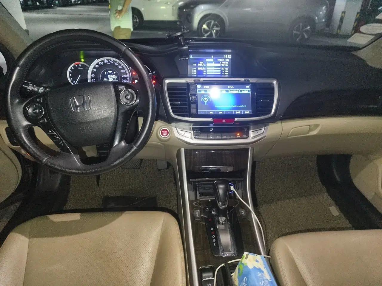 Honda Accord 2014 2.4L EX Luxury Edition — миниатюра 9