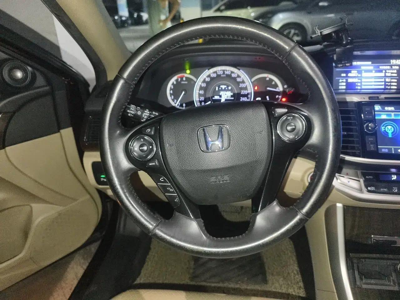 Honda Accord 2014 2.4L EX Luxury Edition — миниатюра 10