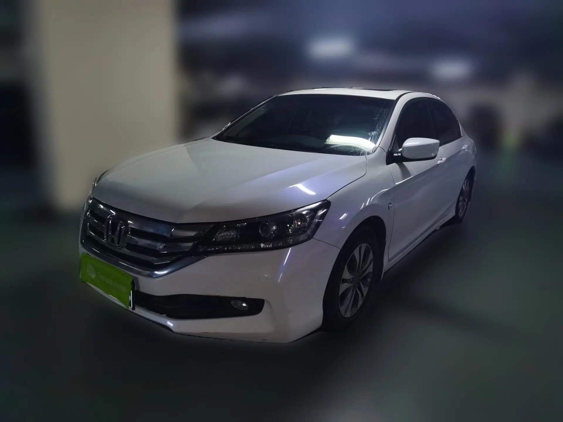 Honda Accord 2015 2.0L LXS Elite Edition — миниатюра 1
