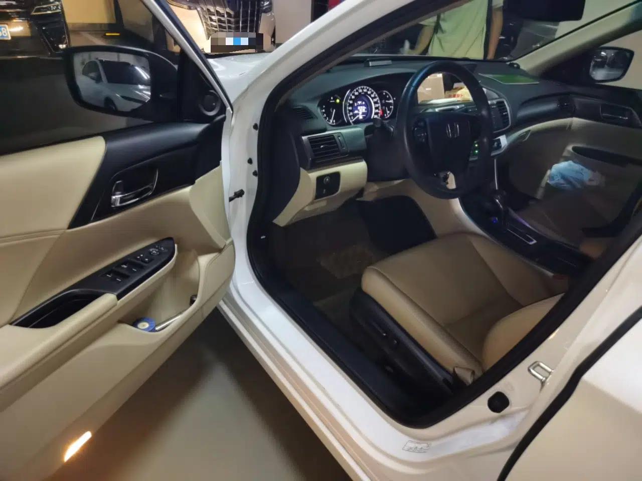 Honda Accord 2015 2.0L LXS Elite Edition — миниатюра 16