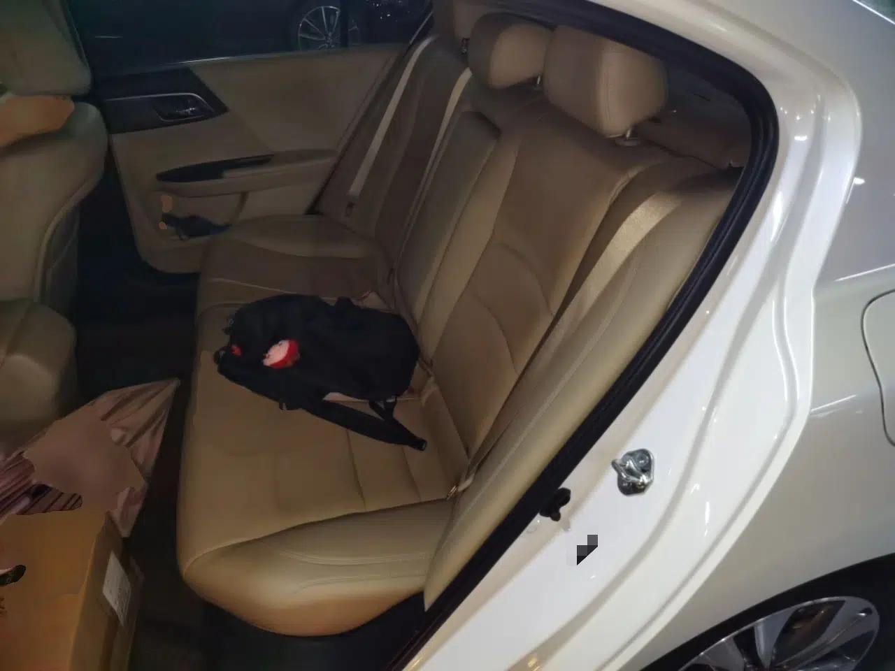 Honda Accord 2015 2.0L LXS Elite Edition — миниатюра 17