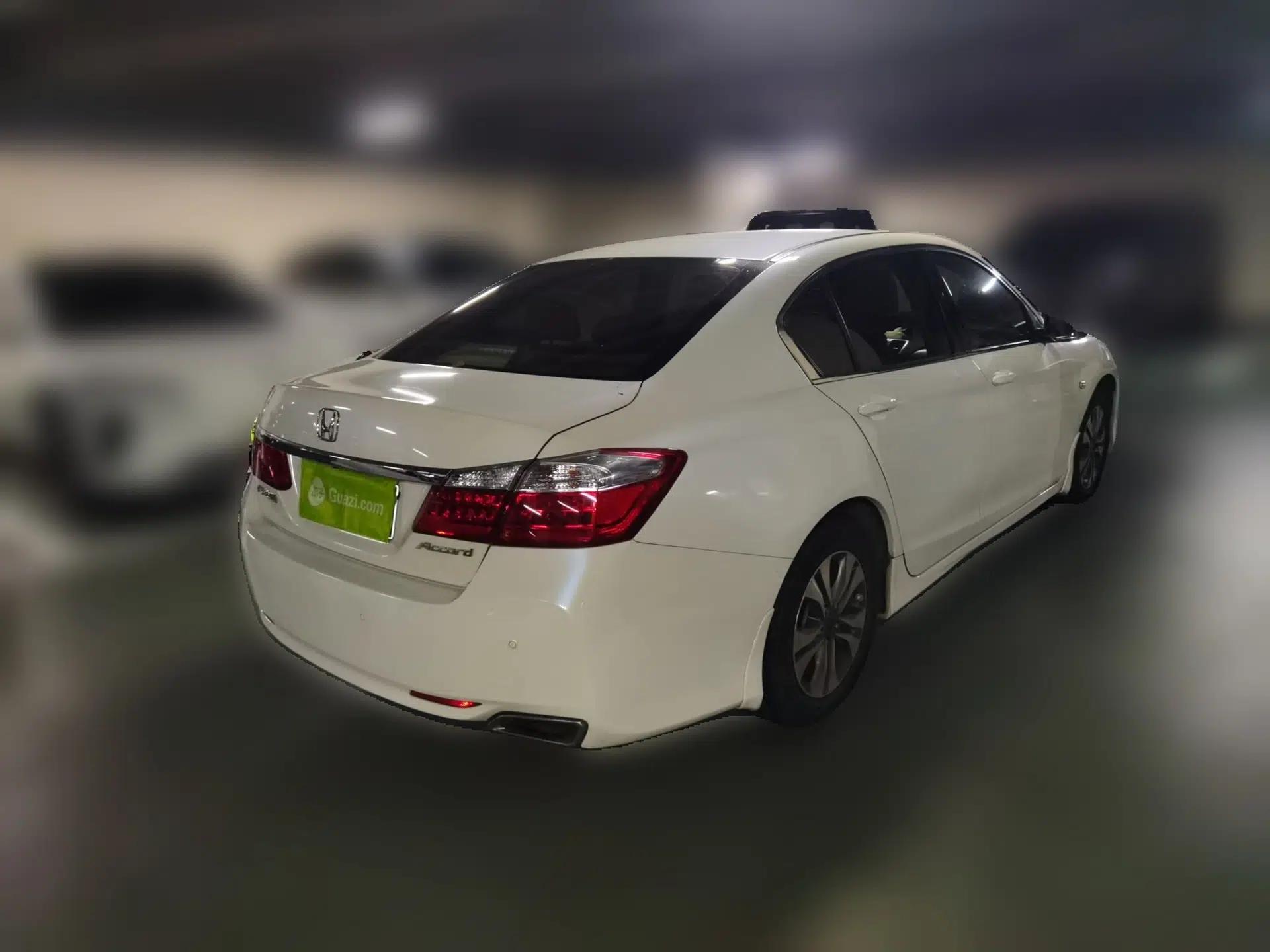Honda Accord 2015 2.0L LXS Elite Edition — миниатюра 6