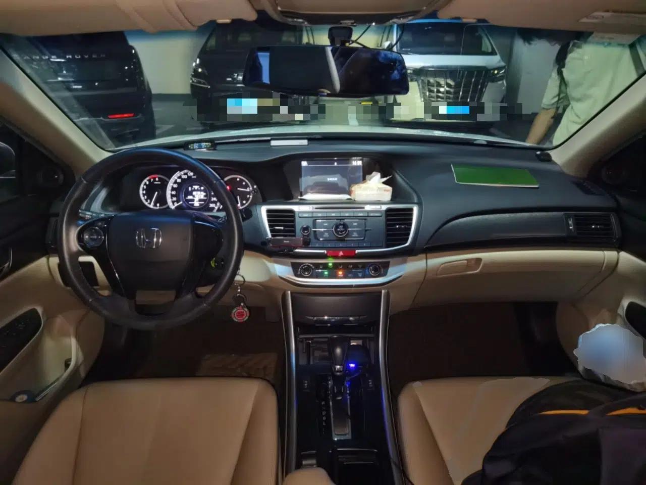 Honda Accord 2015 2.0L LXS Elite Edition — миниатюра 9
