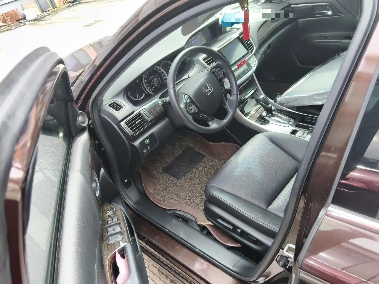 Honda Accord 2015 2.4L EX Luxury Edition — миниатюра 16