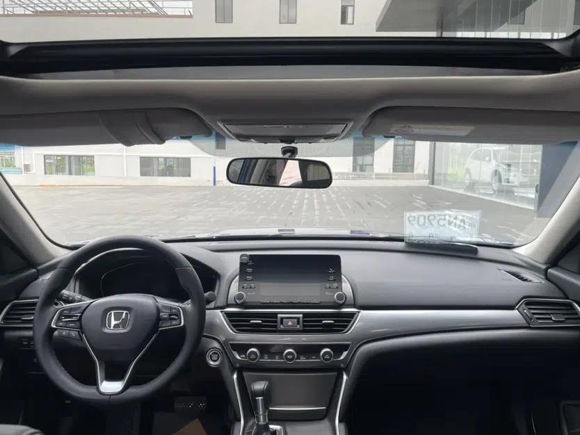Honda Accord 2018 260TURBO Elite Edition China V — миниатюра 18