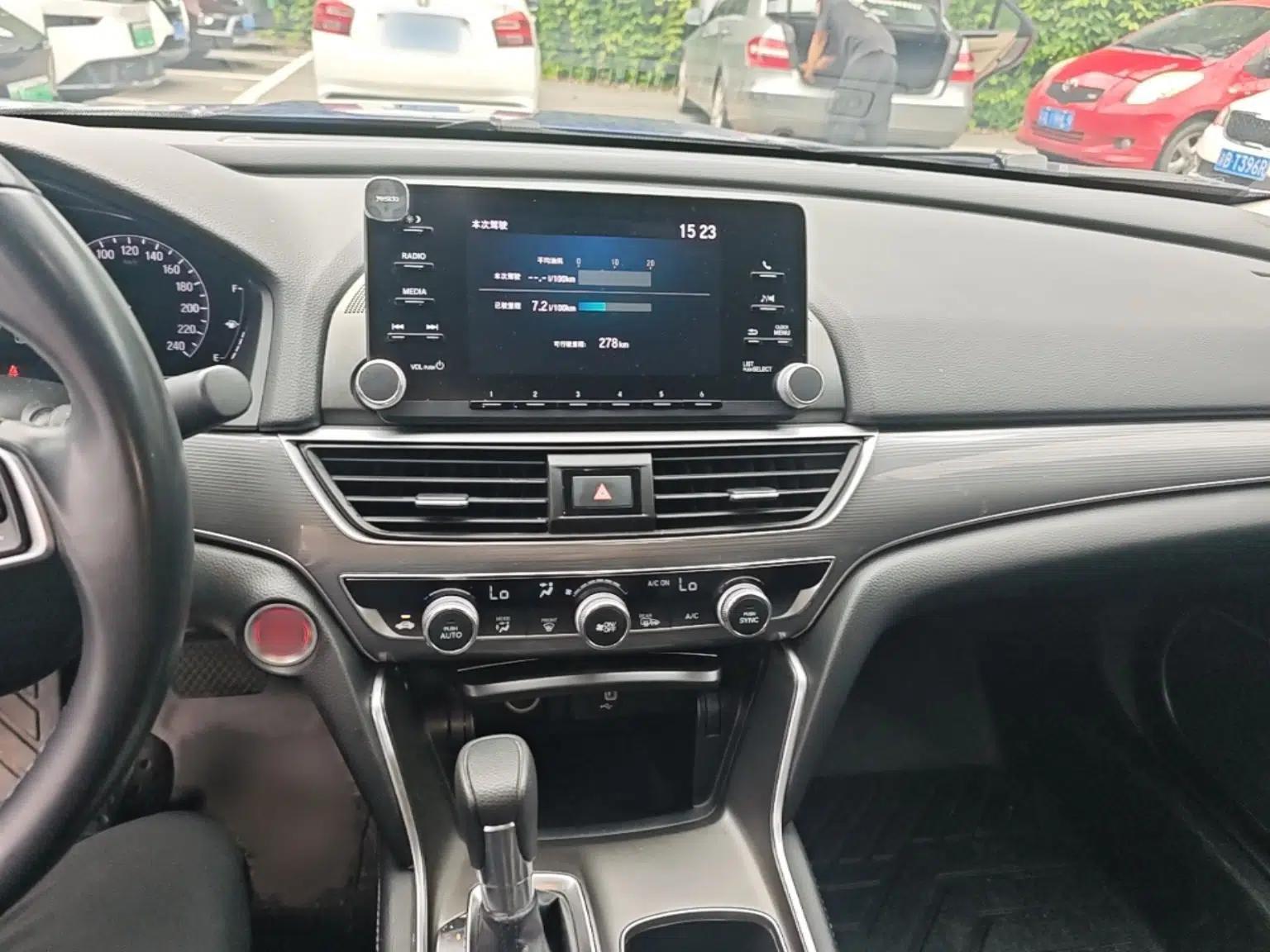 Honda Accord 2018 260TURBO Elite Edition China V — миниатюра 10