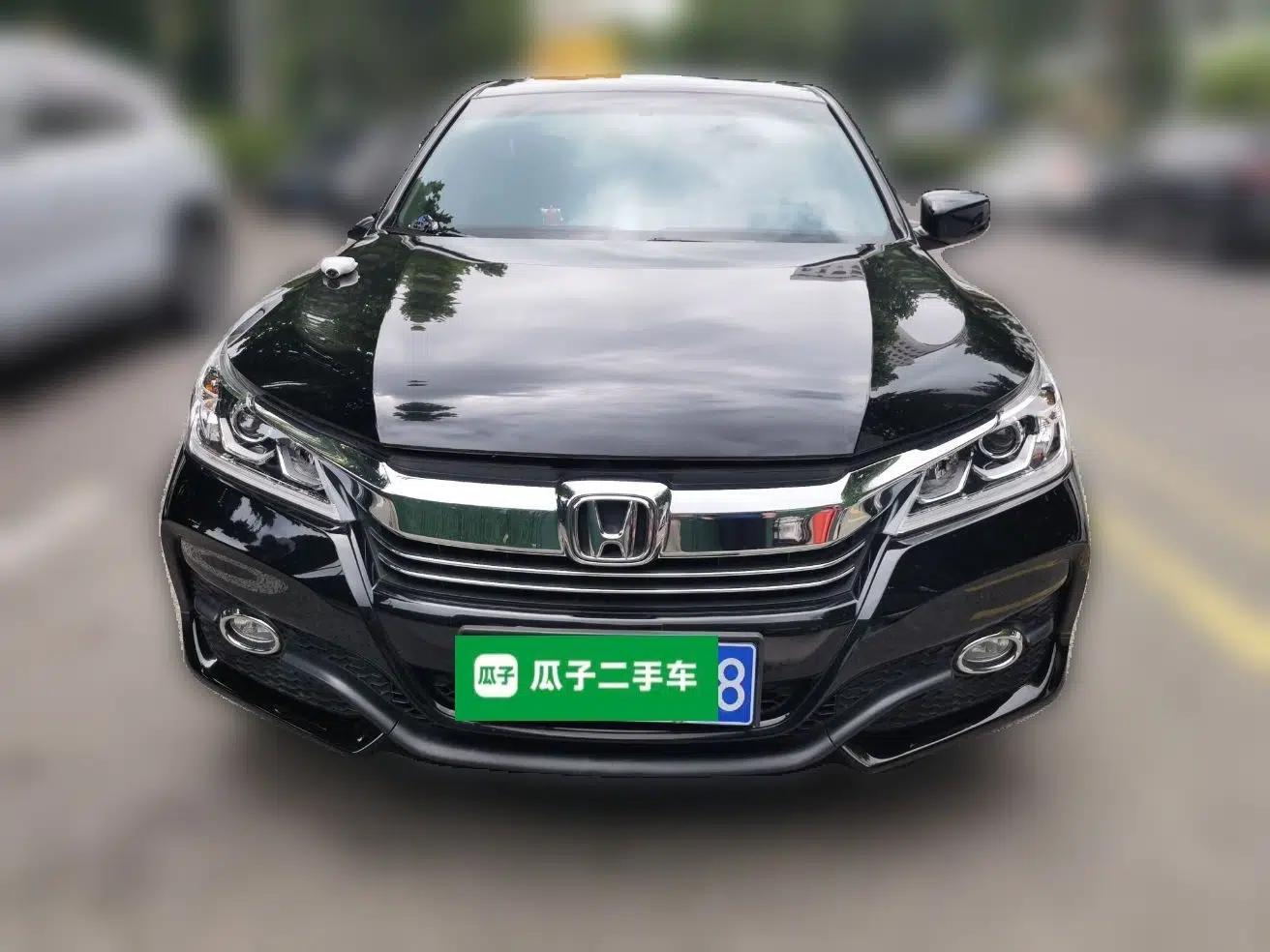 Honda Accord 2016 2.0L Elite Edition — миниатюра 2
