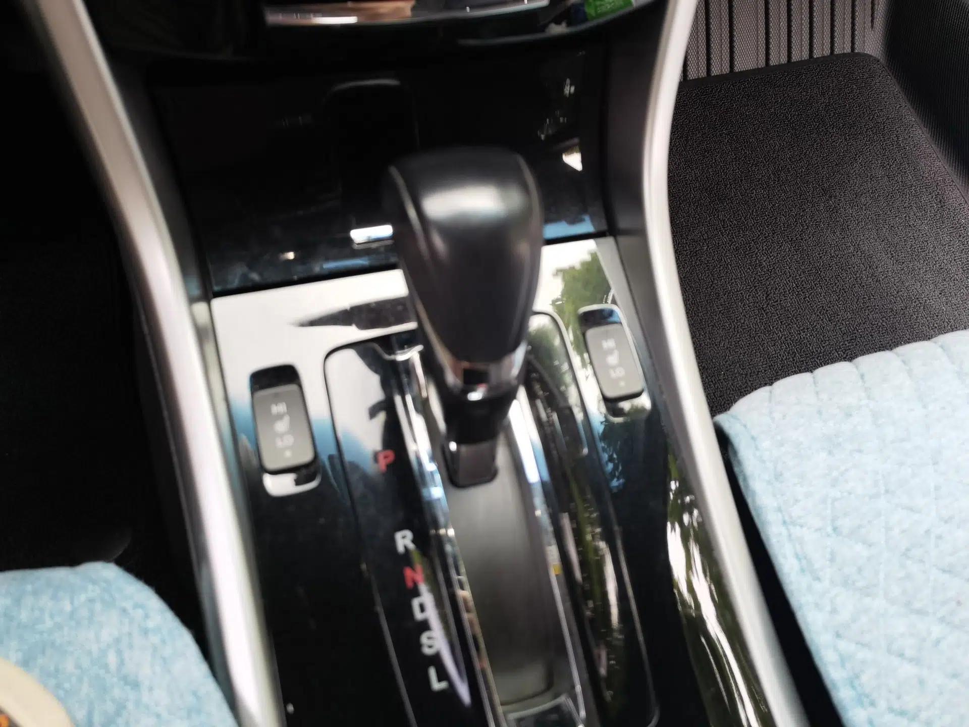 Honda Accord 2016 2.0L Elite Edition — миниатюра 14