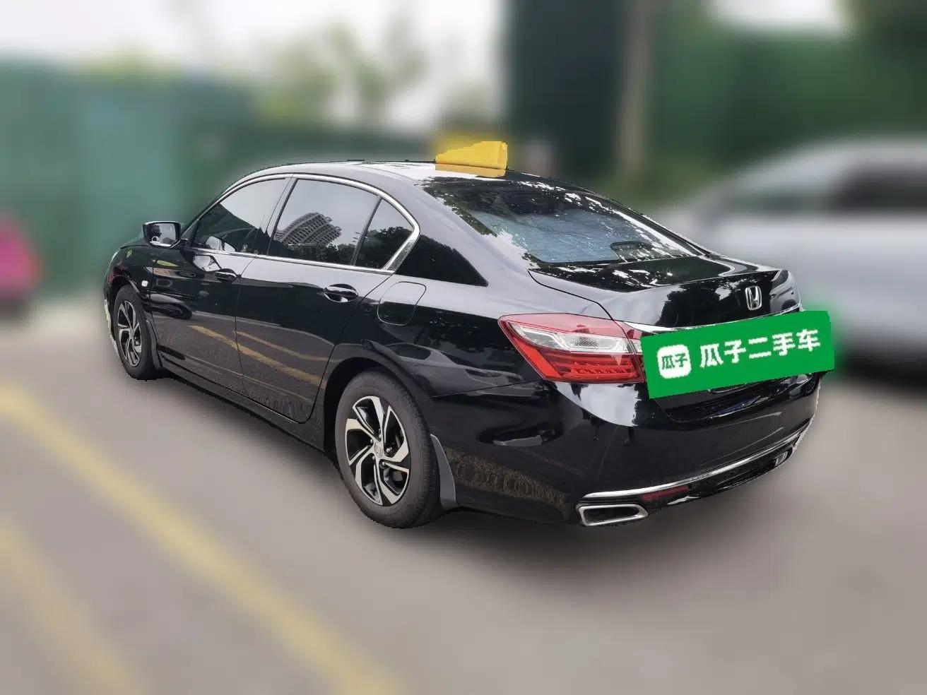 Honda Accord 2016 2.0L Elite Edition — миниатюра 4