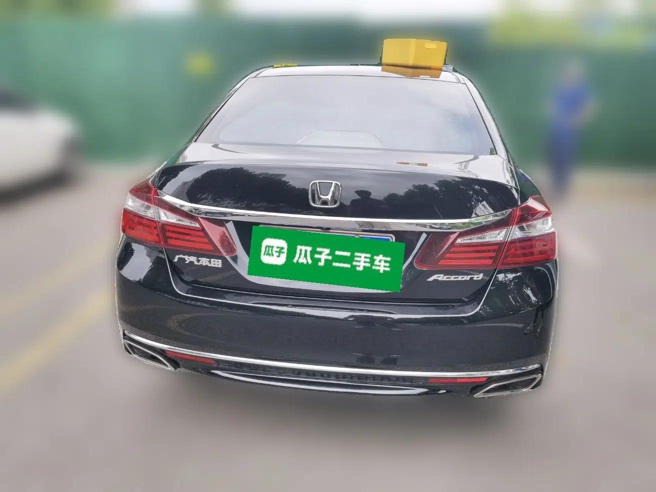 Honda Accord 2016 2.0L Elite Edition — миниатюра 5
