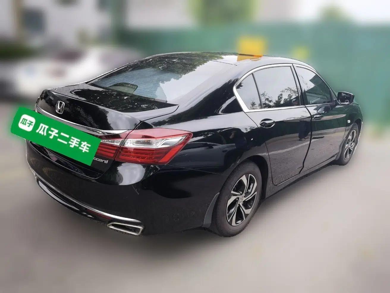 Honda Accord 2016 2.0L Elite Edition — миниатюра 6