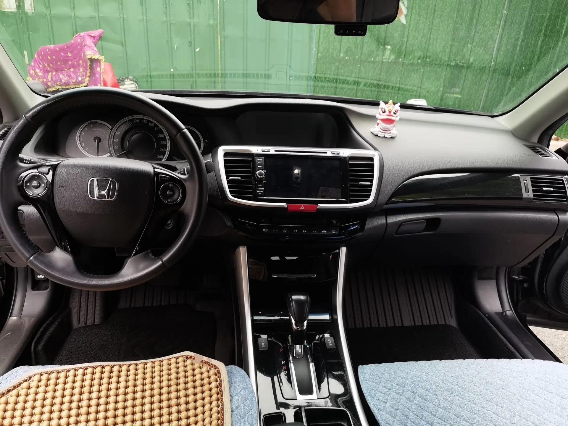 Honda Accord 2016 2.0L Elite Edition — миниатюра 9