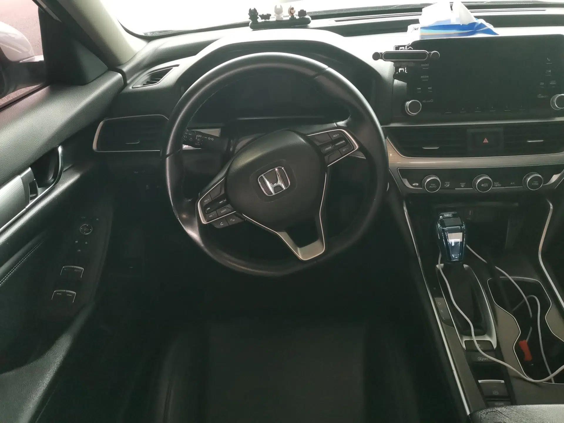 Honda Accord 2018 260TURBO Elite Edition China V — миниатюра 10