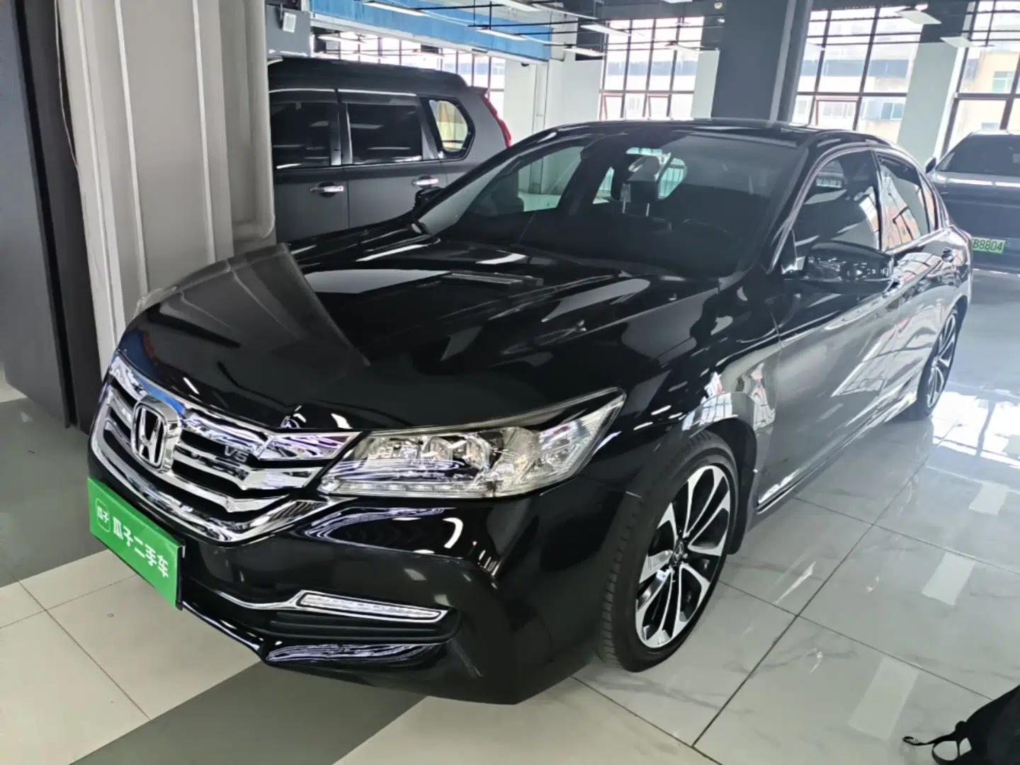 Honda Accord 2015 3.0L VTI Prestige Edition — миниатюра 1