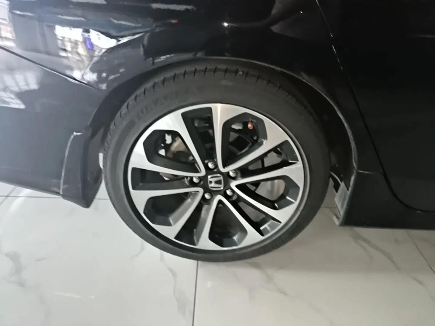 Honda Accord 2015 3.0L VTI Prestige Edition — миниатюра 11
