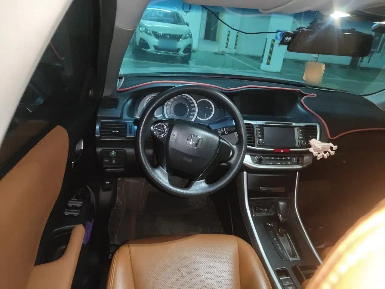 Honda Accord 2015 2.0L LX Comfort Edition — миниатюра 10