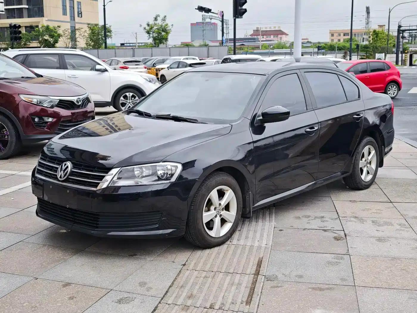 2013 Volkswagen Lavida Classic Facelift 1.6L Automatic Fashion Edition — миниатюра 1