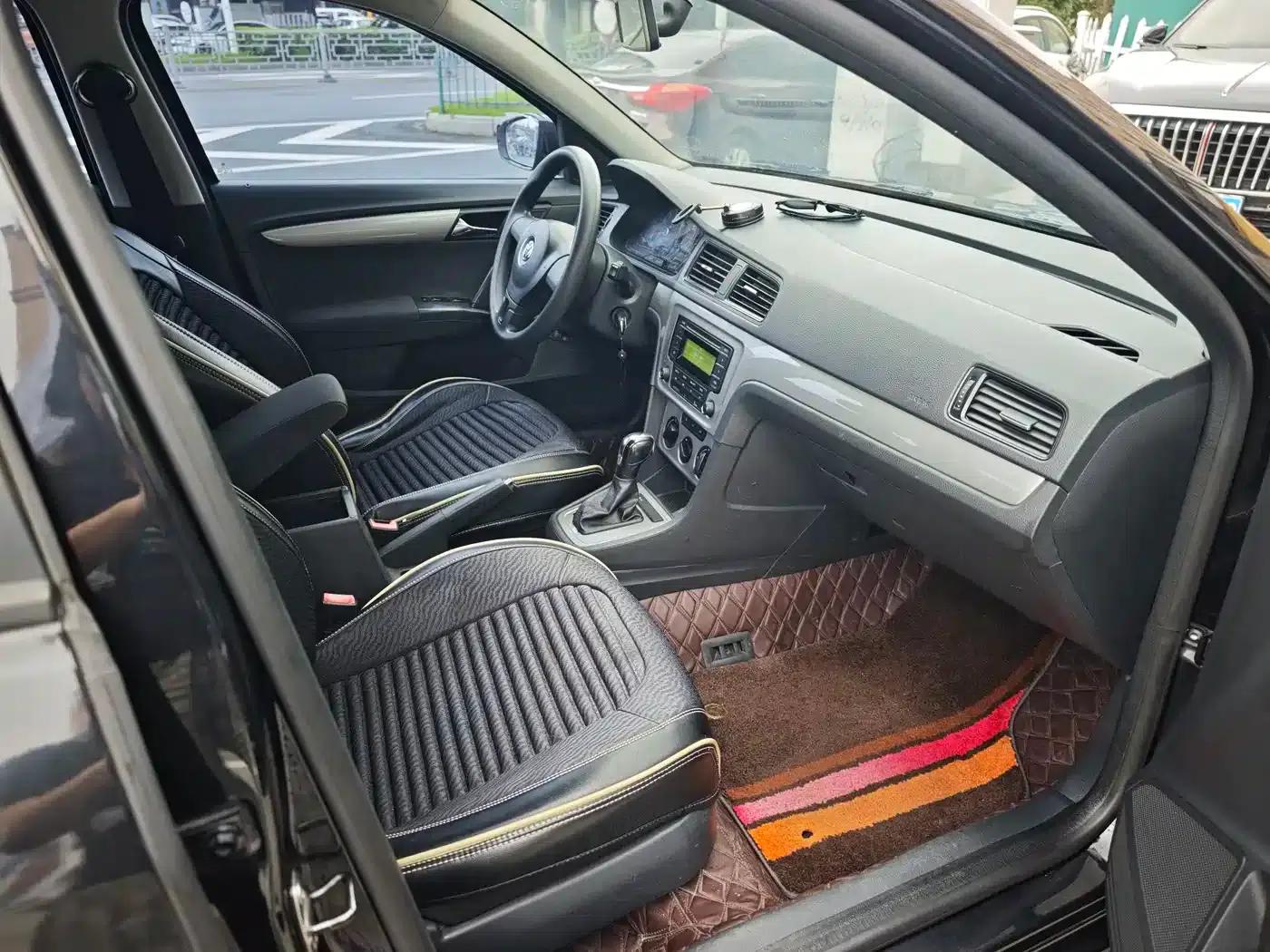 2013 Volkswagen Lavida Classic Facelift 1.6L Automatic Fashion Edition — миниатюра 11
