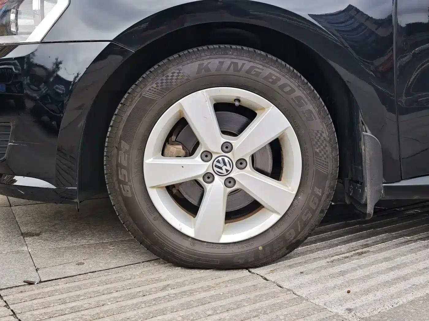 2013 Volkswagen Lavida Classic Facelift 1.6L Automatic Fashion Edition — миниатюра 14
