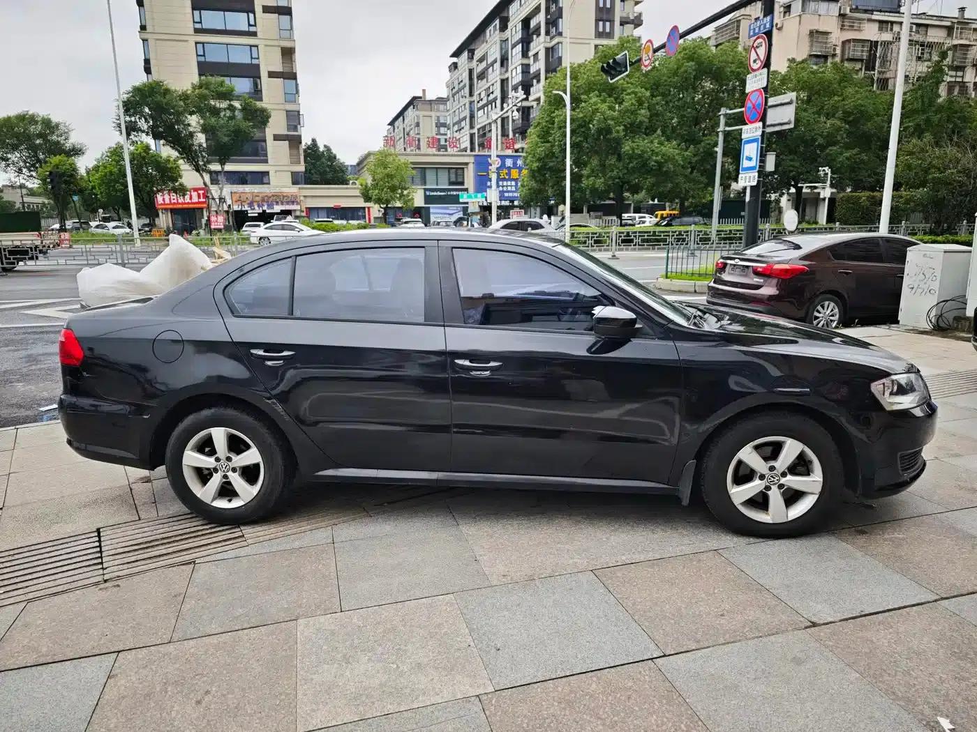 2013 Volkswagen Lavida Classic Facelift 1.6L Automatic Fashion Edition — миниатюра 3