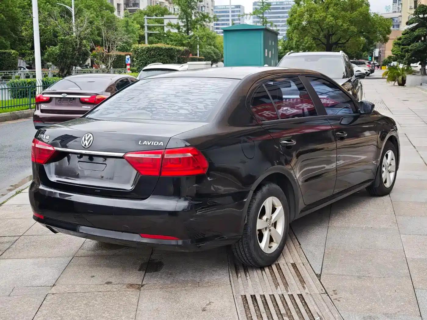 2013 Volkswagen Lavida Classic Facelift 1.6L Automatic Fashion Edition — миниатюра 4