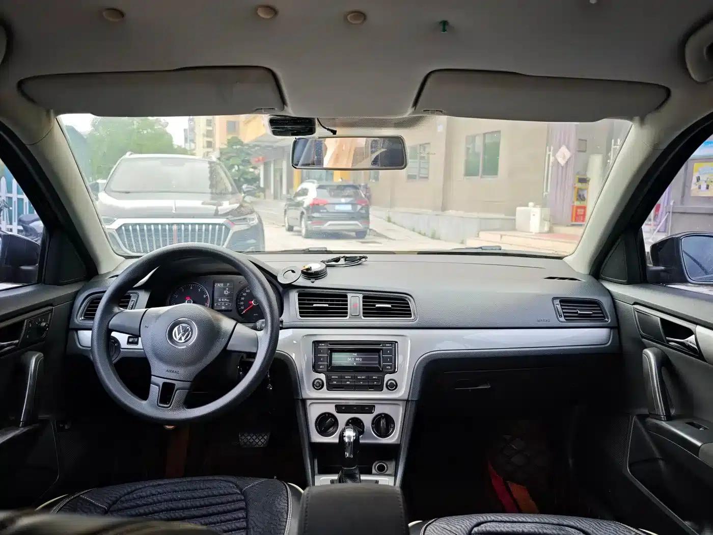 2013 Volkswagen Lavida Classic Facelift 1.6L Automatic Fashion Edition — миниатюра 9