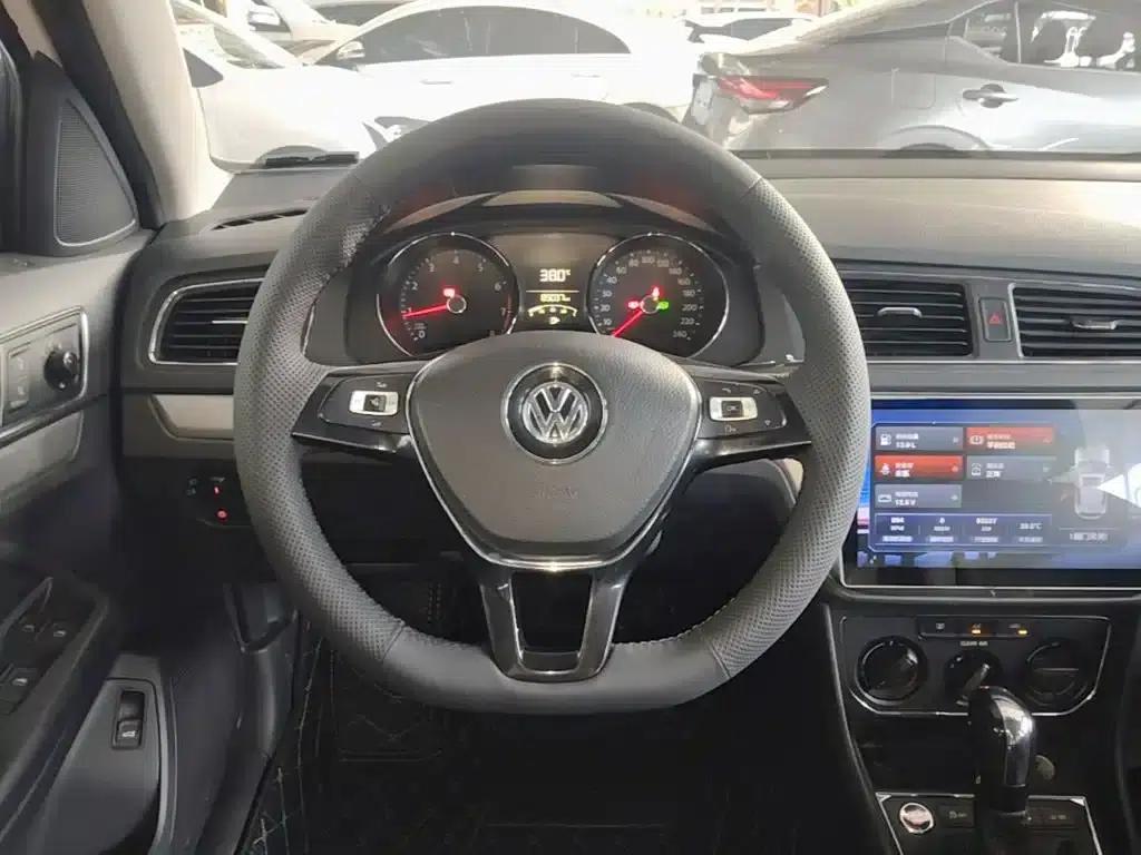 2017 Volkswagen Lavida 1.6L Automatic Comfort Edition — миниатюра 11