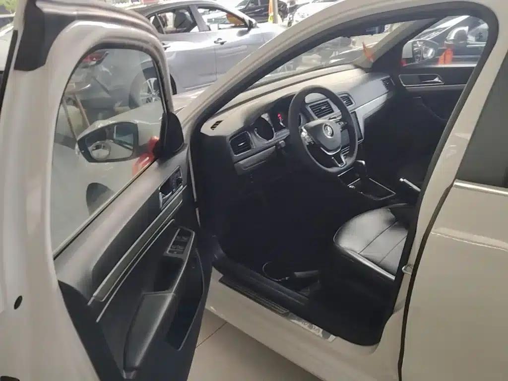 2017 Volkswagen Lavida 1.6L Automatic Comfort Edition — миниатюра 16