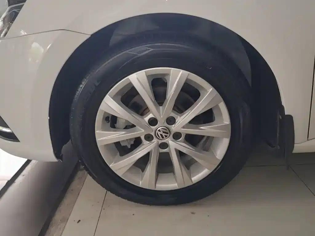 2017 Volkswagen Lavida 1.6L Automatic Comfort Edition — миниатюра 23