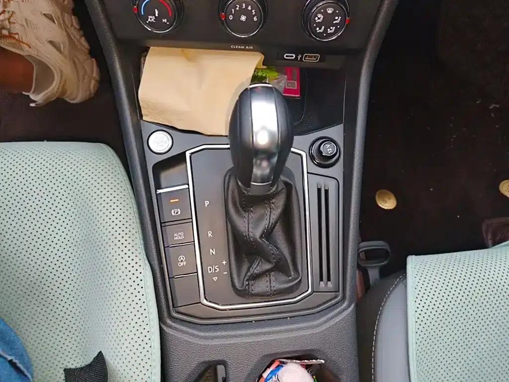 2023 Volkswagen Lavida 1.5L Automatic Five Million Edition — миниатюра 11