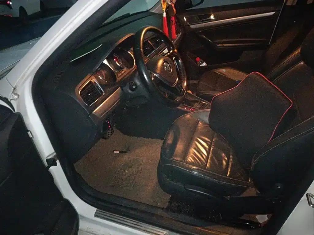 2015 Volkswagen Lavida 1.6L Automatic Comfort Edition — миниатюра 12