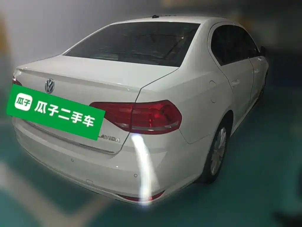 2015 Volkswagen Lavida 1.6L Automatic Comfort Edition — миниатюра 5