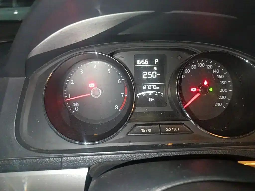 2015 Volkswagen Lavida 1.6L Automatic Comfort Edition — миниатюра 8