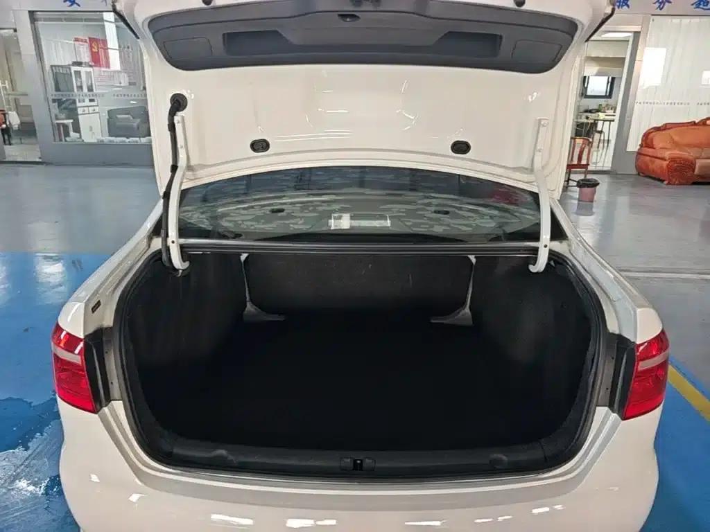 2015 Volkswagen Lavida 1.6L Automatic Fashion Edition — миниатюра 19