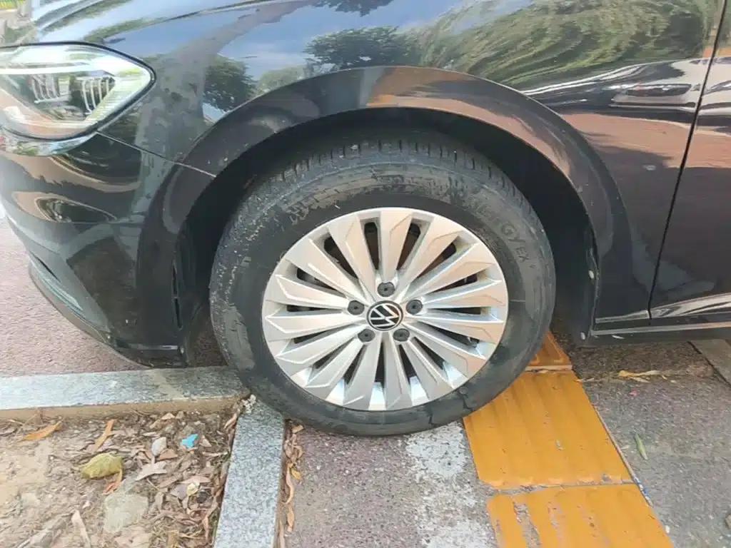 2021 Volkswagen Lavida 280TSI DSG Comfort Edition — миниатюра 23