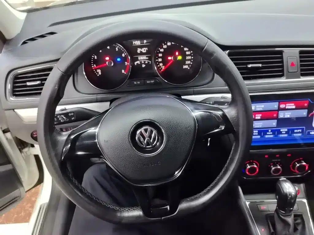 2015 Volkswagen Lavida 1.6L Automatic Comfort Edition — миниатюра 11