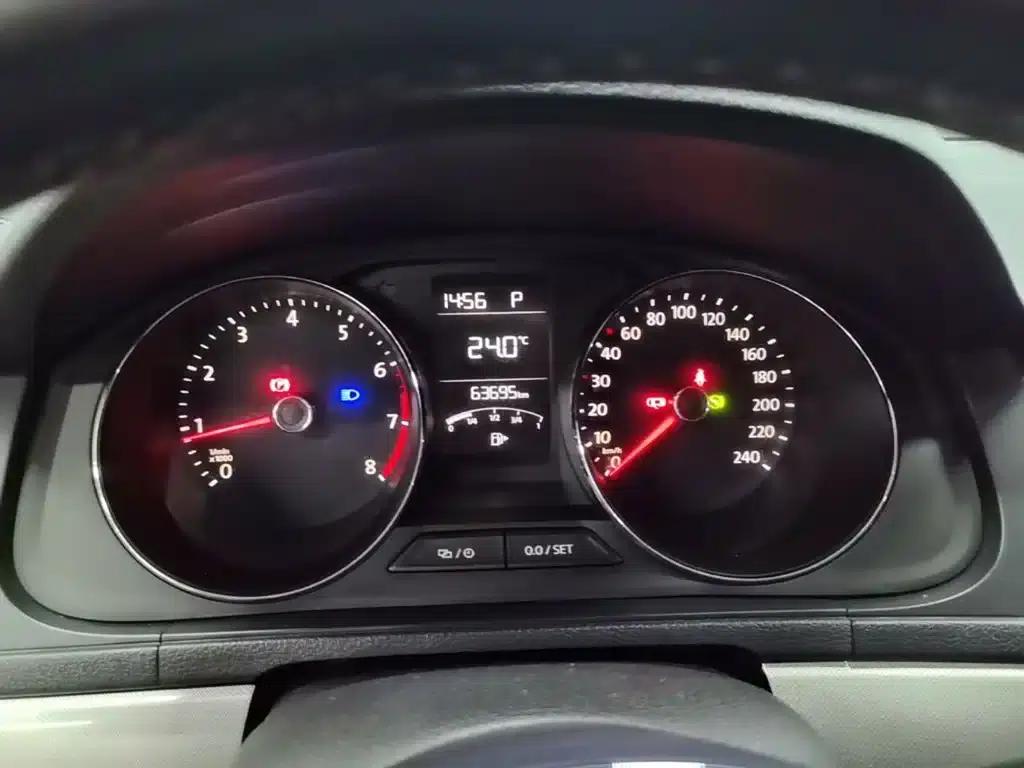 2015 Volkswagen Lavida 1.6L Automatic Comfort Edition — миниатюра 12