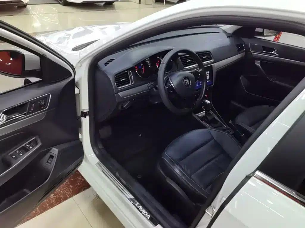2015 Volkswagen Lavida 1.6L Automatic Comfort Edition — миниатюра 16