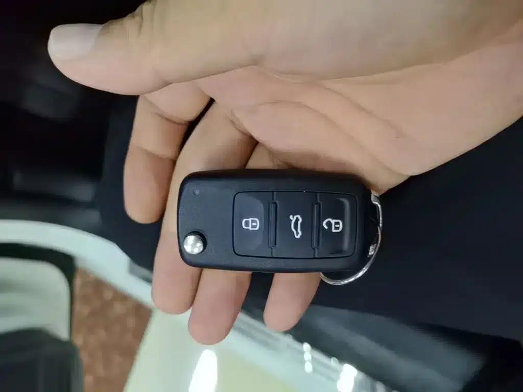 2015 Volkswagen Lavida 1.6L Automatic Comfort Edition — миниатюра 9