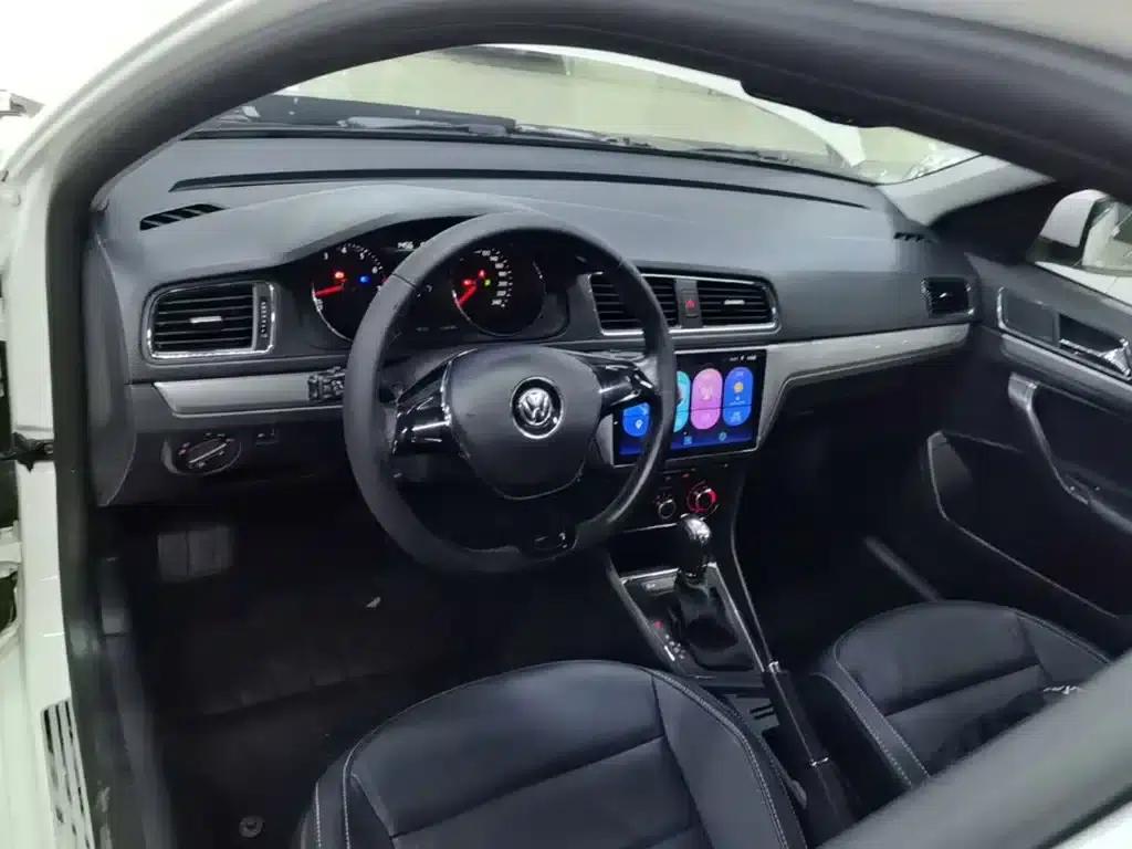 2015 Volkswagen Lavida 1.6L Automatic Comfort Edition — миниатюра 10