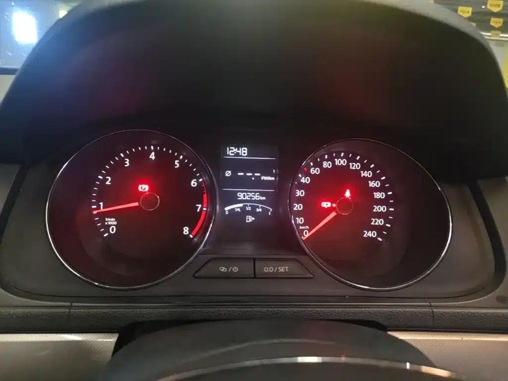 2015 Volkswagen Lavida 1.6L Manual Comfort Edition — миниатюра 12