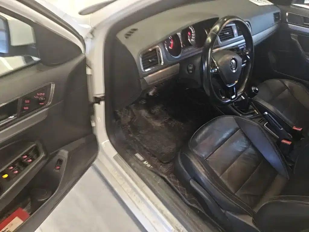 2015 Volkswagen Lavida 1.6L Manual Comfort Edition — миниатюра 16