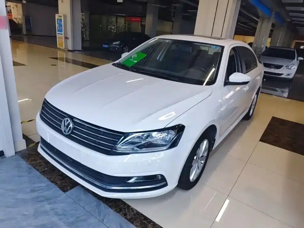 2015 Volkswagen Lavida 1.6L Manual Comfort Edition — миниатюра 2