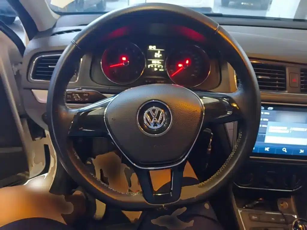 2015 Volkswagen Lavida 1.6L Manual Comfort Edition — миниатюра 11