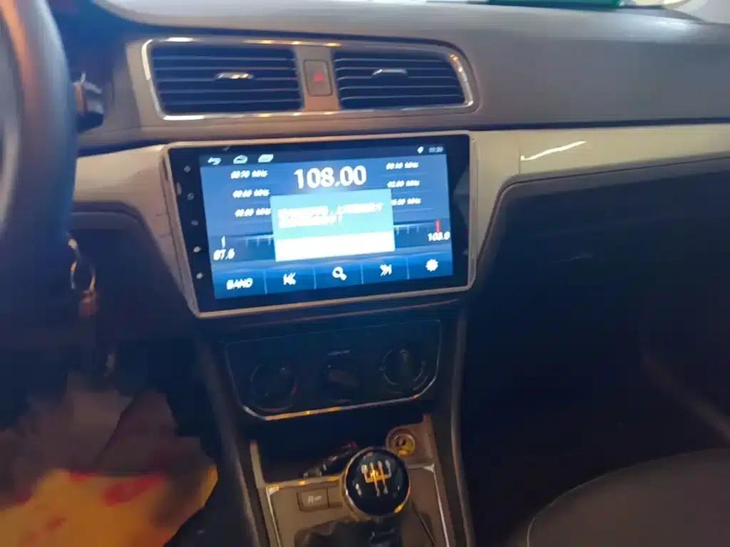 2015 Volkswagen Lavida 1.6L Manual Comfort Edition — миниатюра 13