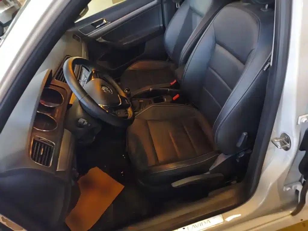 2015 Volkswagen Lavida 1.6L Manual Comfort Edition — миниатюра 15