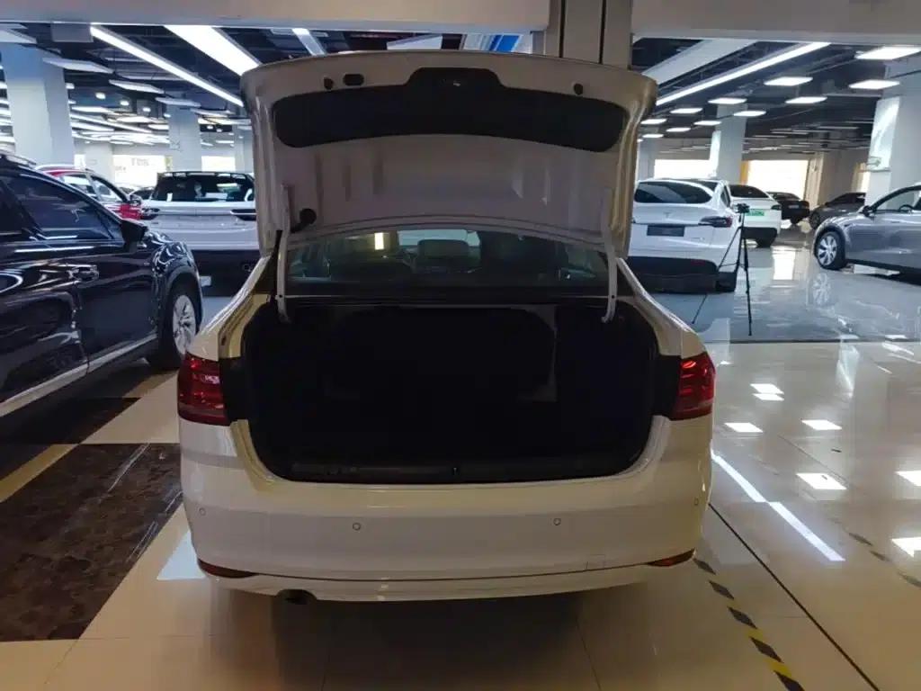 2015 Volkswagen Lavida 1.6L Manual Comfort Edition — миниатюра 19