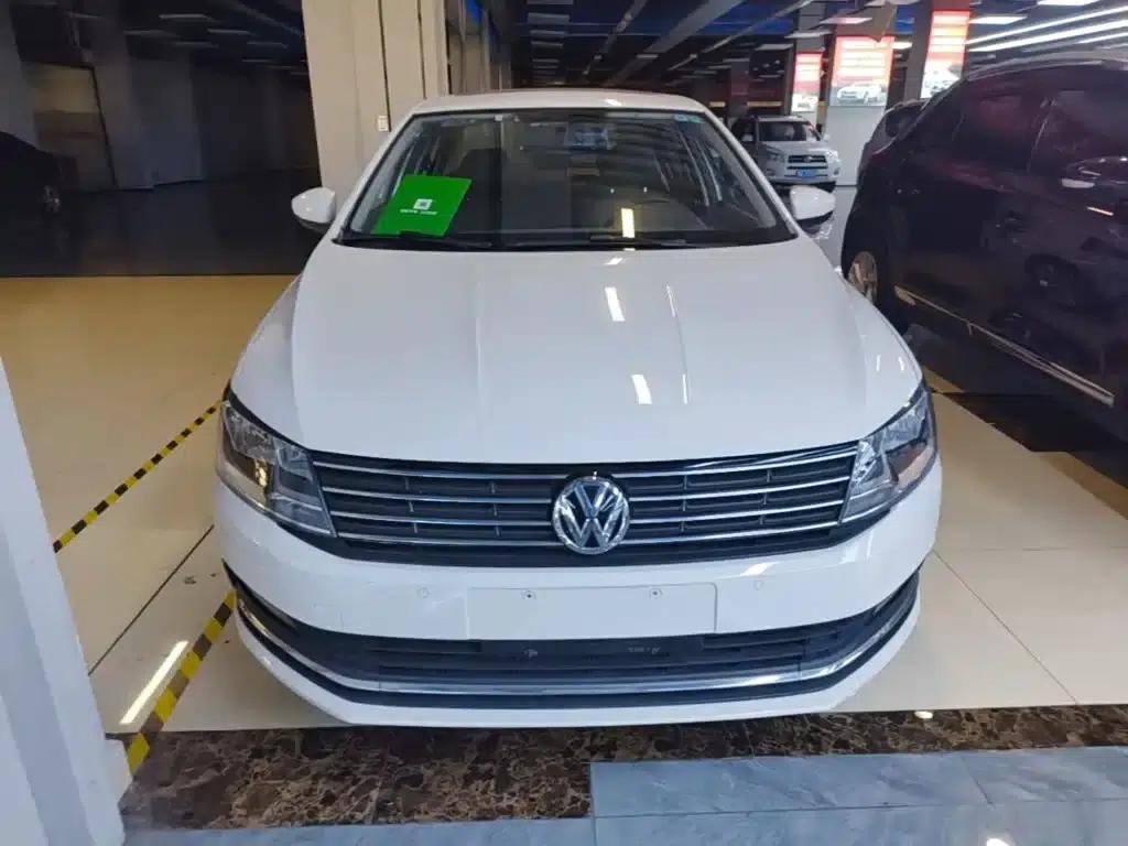 2015 Volkswagen Lavida 1.6L Manual Comfort Edition — миниатюра 3
