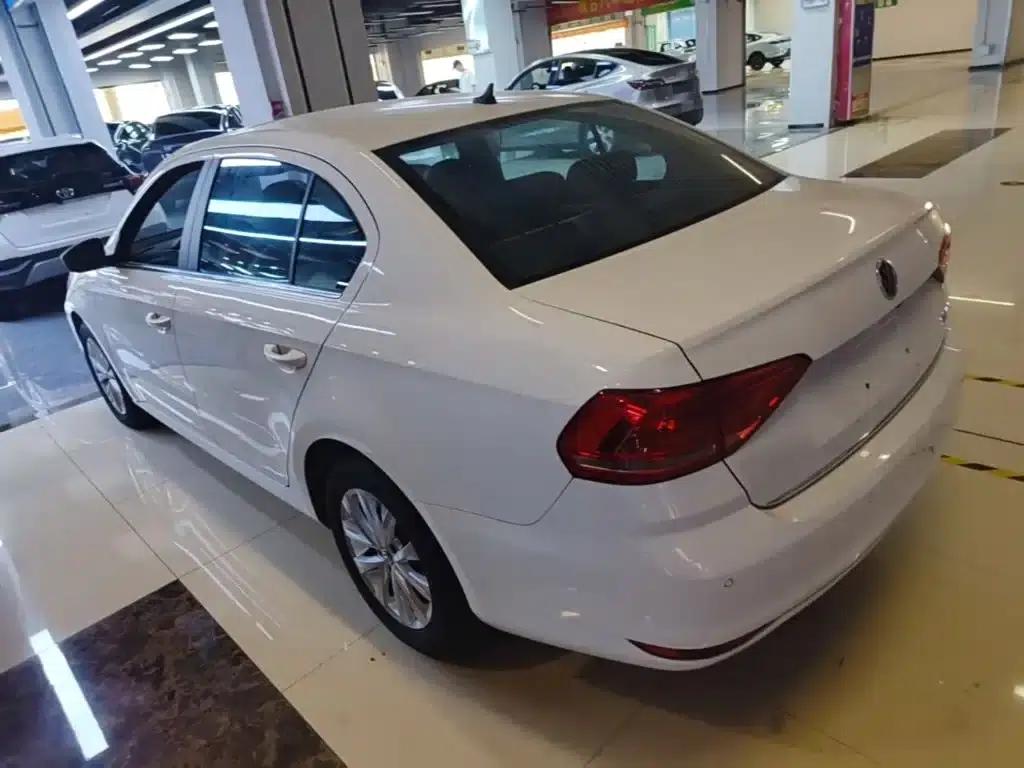 2015 Volkswagen Lavida 1.6L Manual Comfort Edition — миниатюра 5