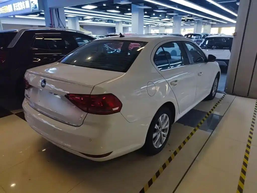 2015 Volkswagen Lavida 1.6L Manual Comfort Edition — миниатюра 7